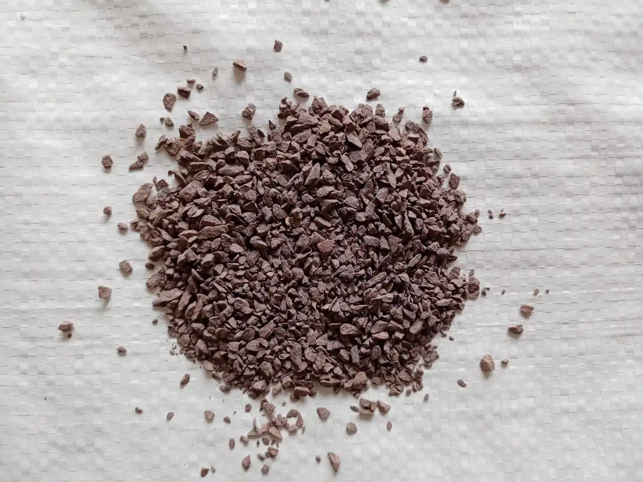 Stone Chips Best Quality Construction Black Color India colored crushed stone 1-3 mm chips for landscaping flooring terrazzo