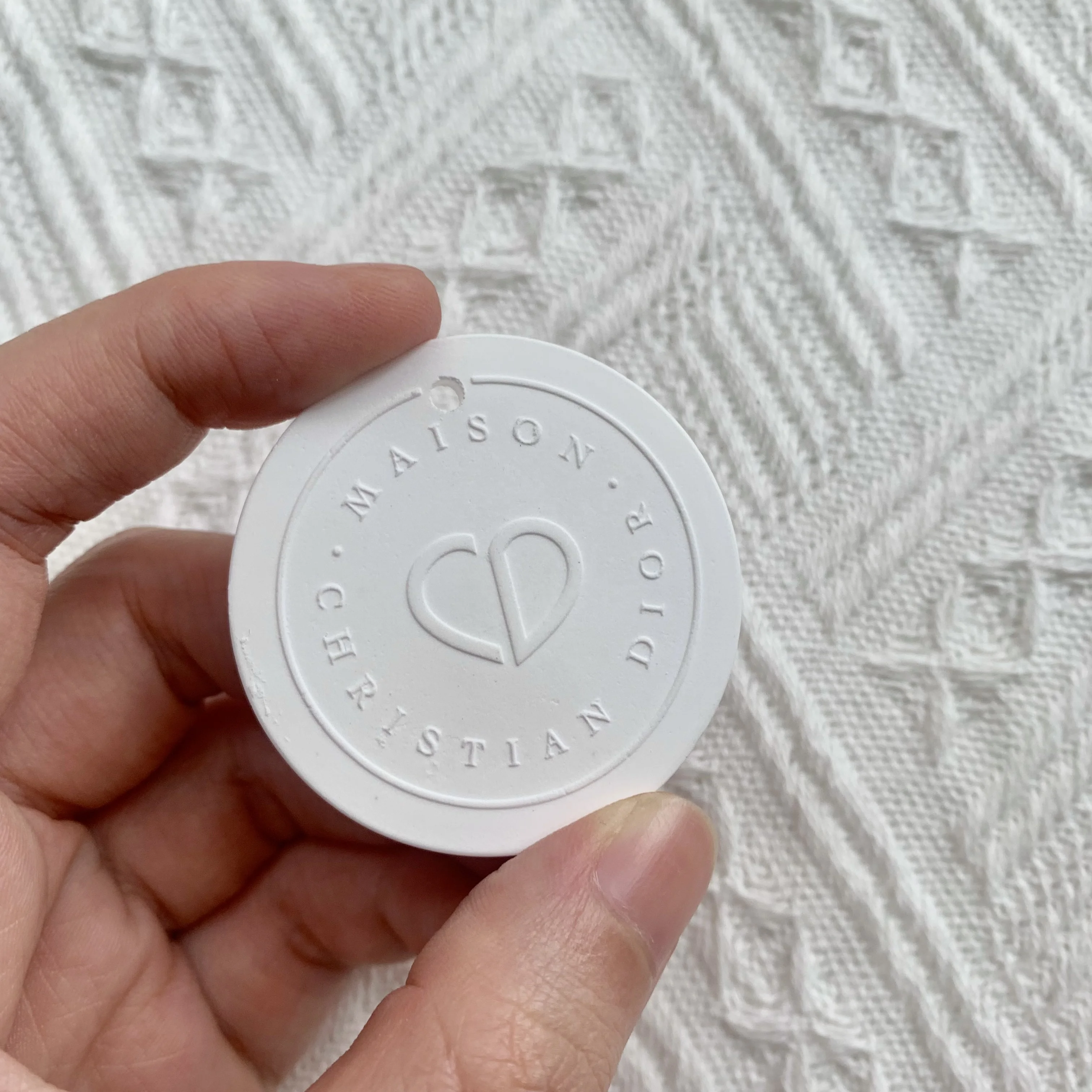 Wholesale round key shaped white scented ceramic aroma diffuser stone as gift set