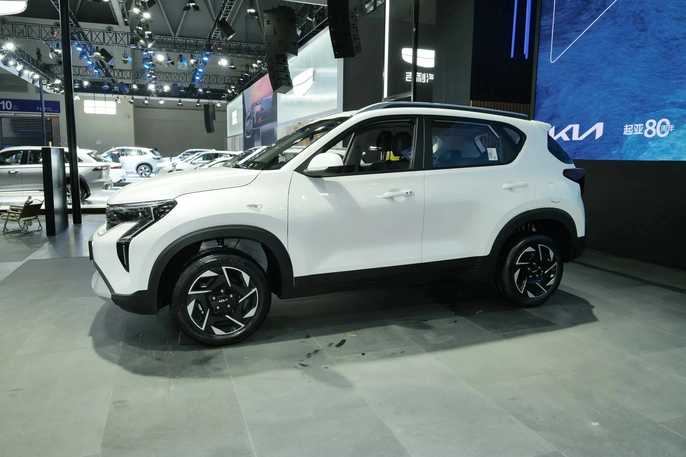 Дешевые Kia Stonic подержанные автомобили до 3 лет проверенные поставщики KX1 из Китая