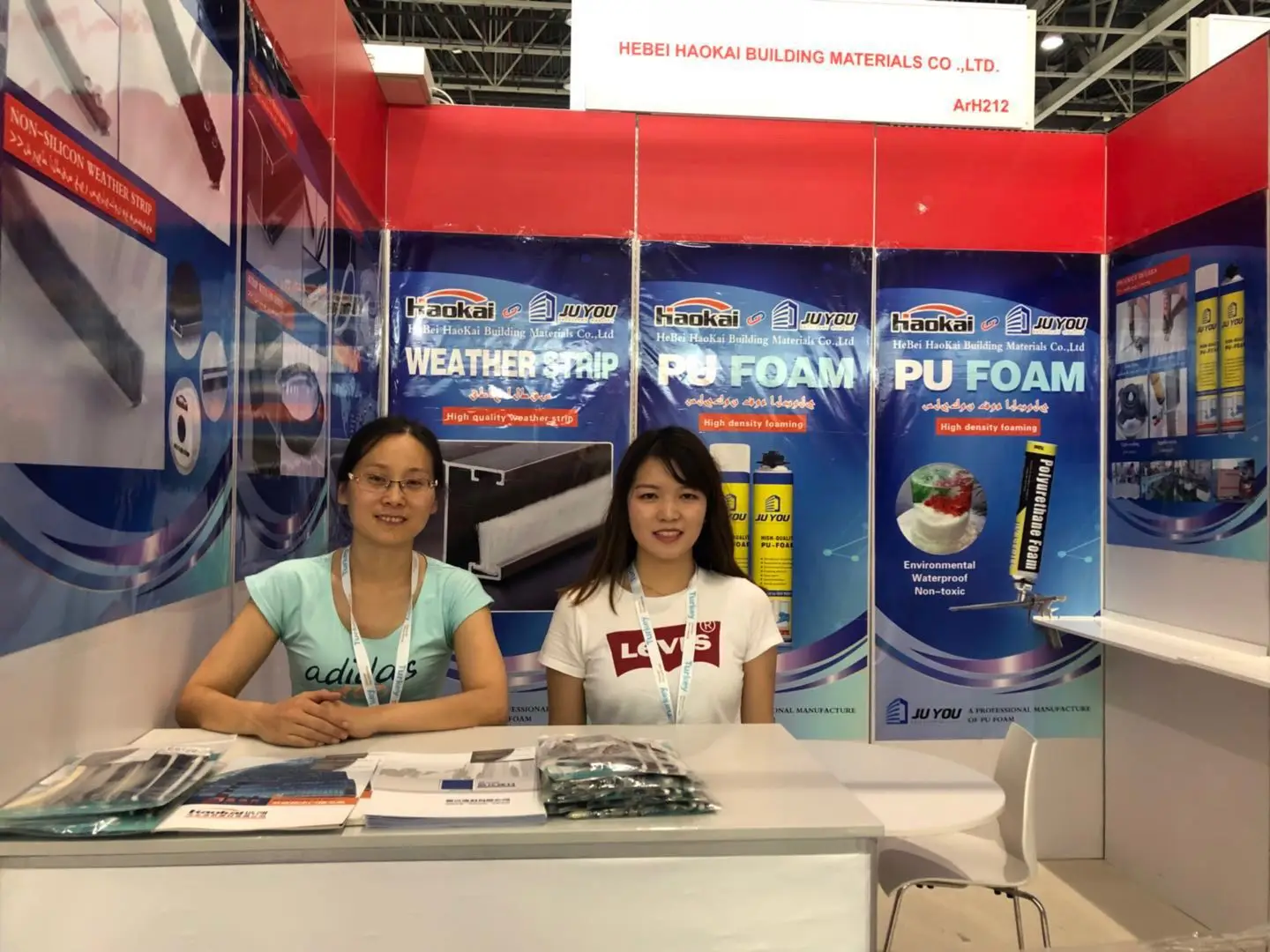 Straw style pu foam making spray glue adhesive sealants for winter use