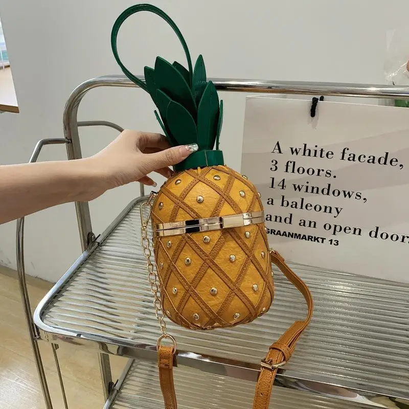2023 Designer Pineapple Bucket Bag with Gold Chian Diamond Lattice Handbag Crossbody Shoulder Bag with Gold Rivet