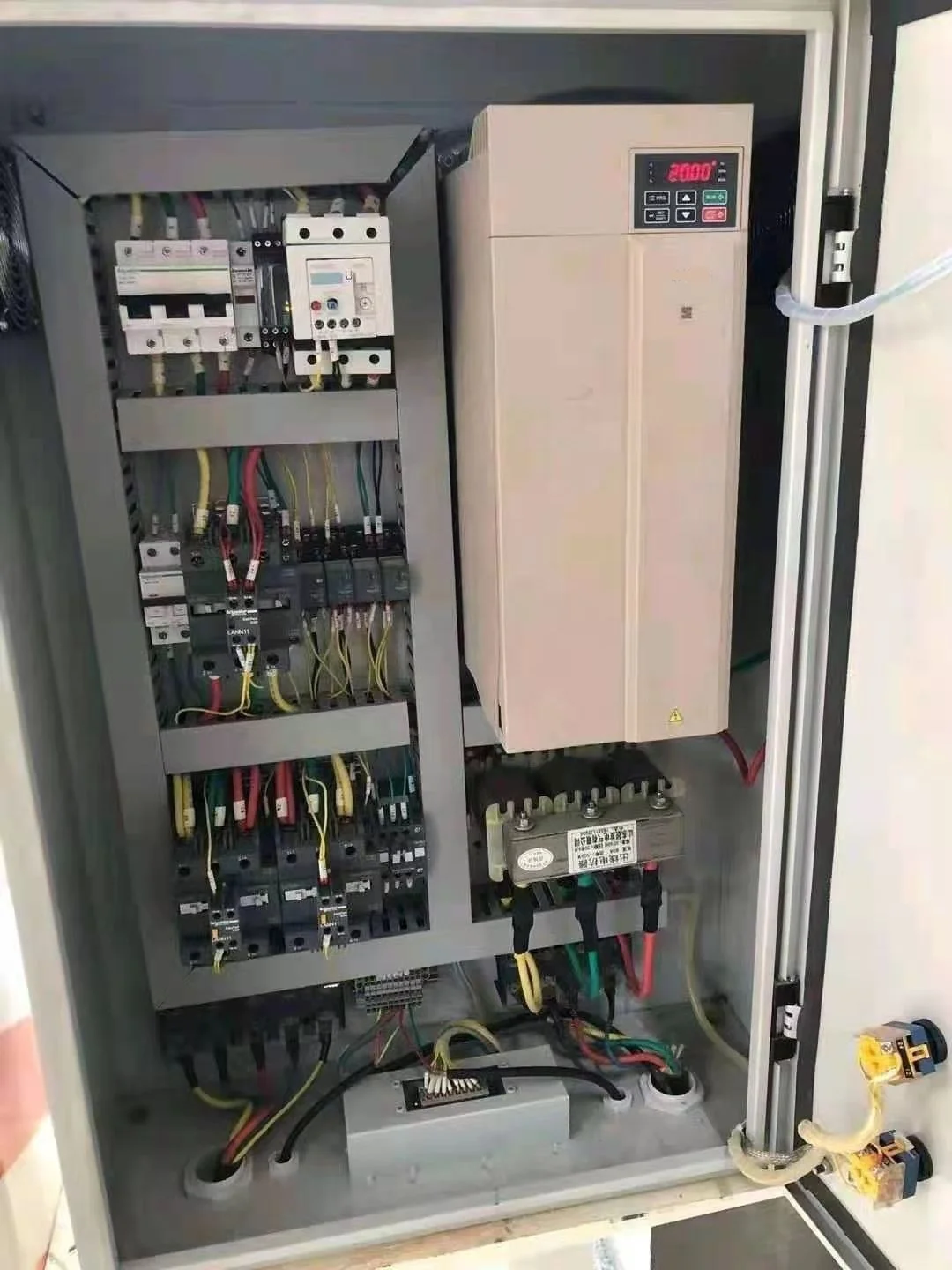 Solar Water Pump Inverter Motor Speed Control 0 75kw 1 5kw 2 2kw 4kw 5 5kw 7 5kw DC to AC Variable Frequency Driver SKI Output