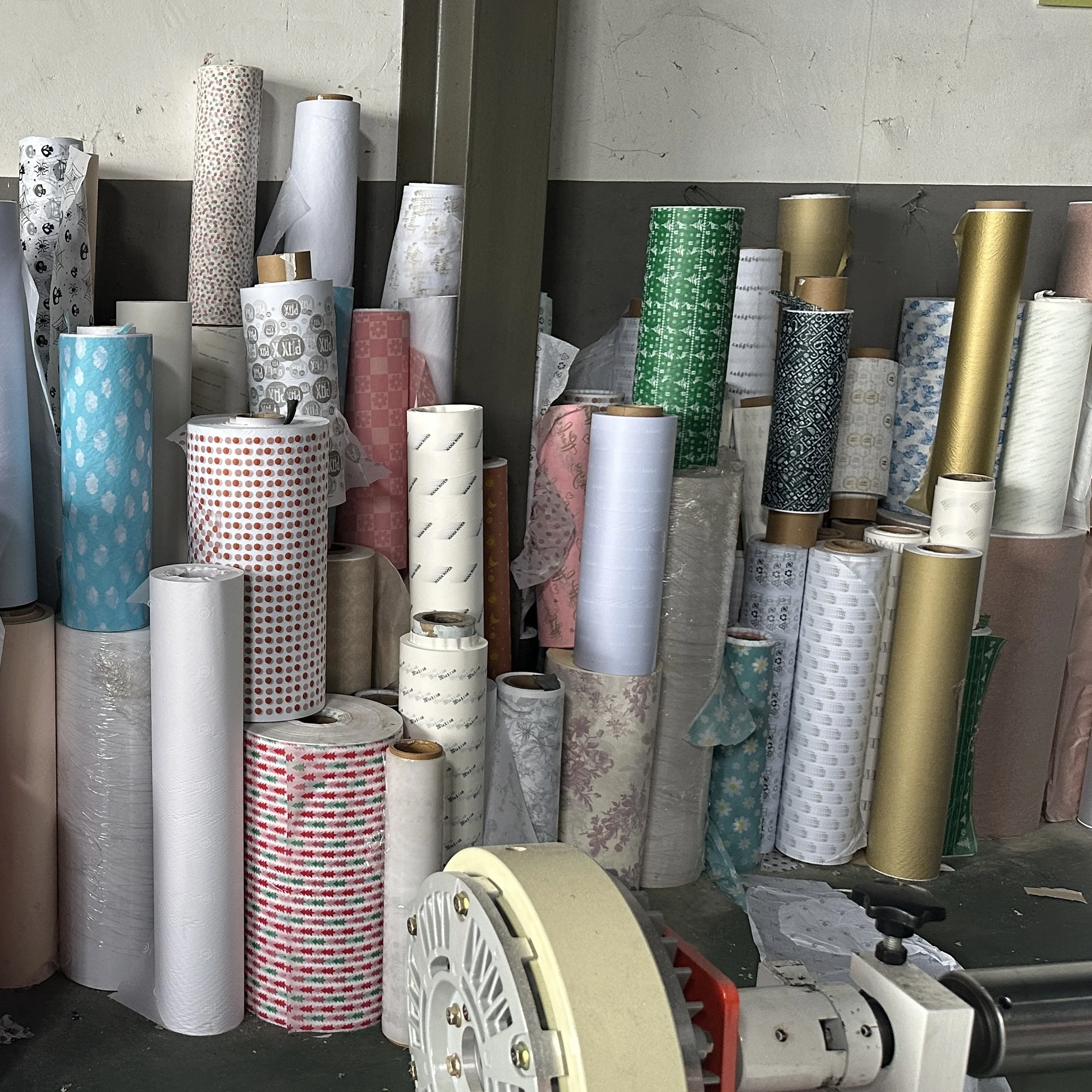 17Gsm Printing Company Tissue Paper Custom Packing Paper Printed Logo Tissue Paper Jumbo Roll Raw Material