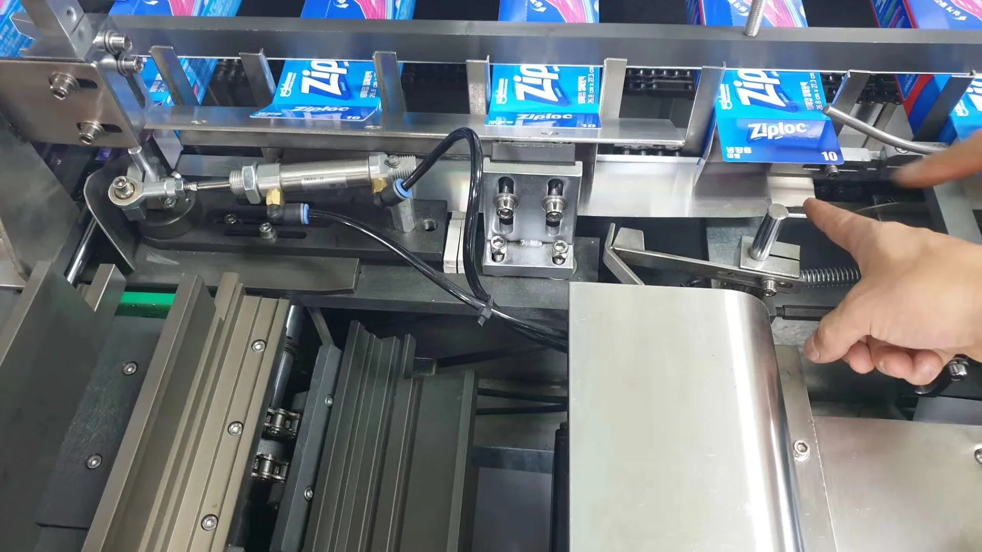 Automatic Feeding instant coffee capsule/coffee powder stick box cartoning packing machine Supplier