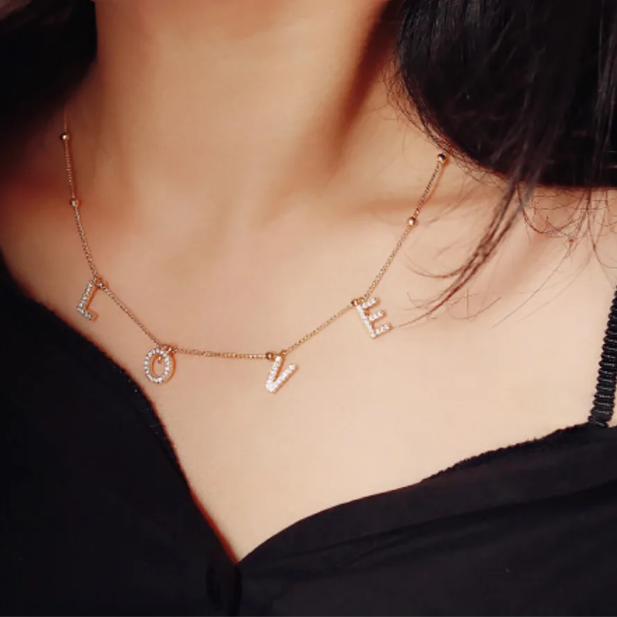 
Wholesale Bling Women Jewelry Copper Custom DIY Gold Plated Charm Zircon Pendant Alphabet Letter Initial Necklace 