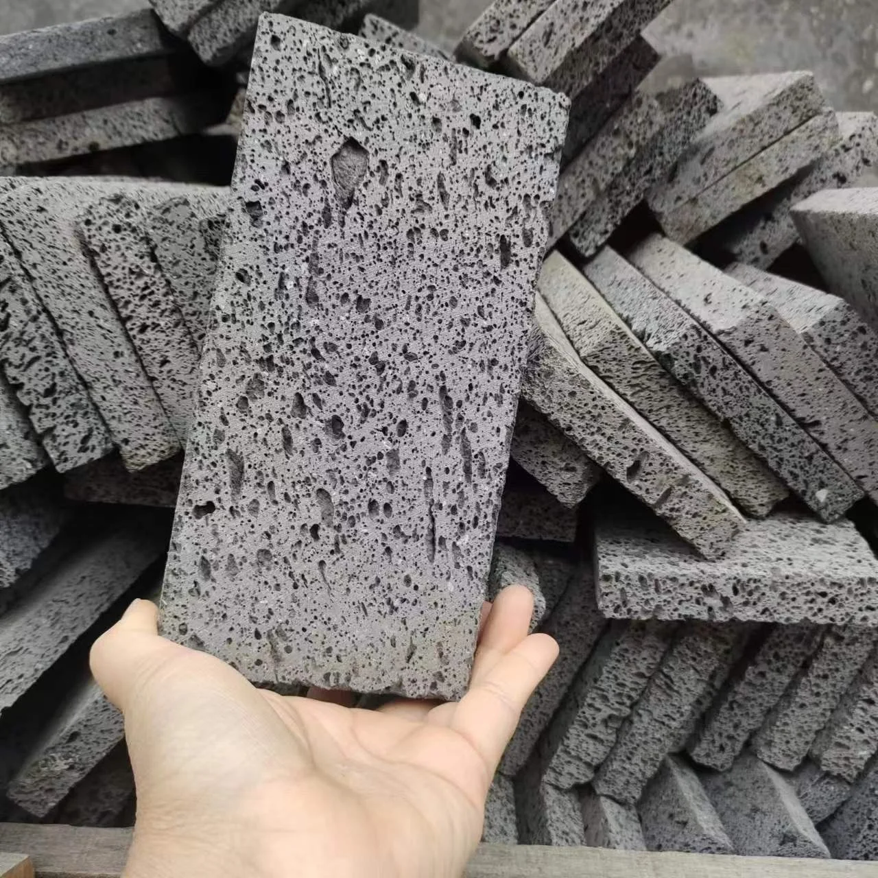 Customized  All Size of  Natural Volcanic Plate Lava Blocks, Rock Bricks,  Tiles For High-end architecture decoration