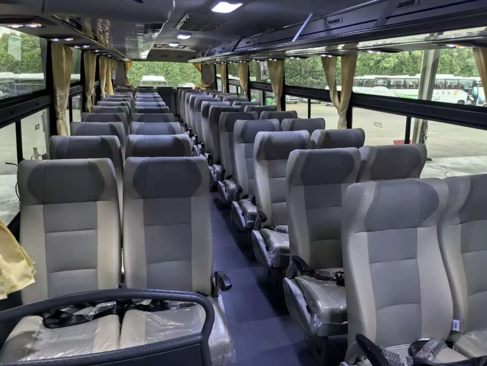 Top Quality in Integral Power Steering Gear Design Higer Coach Bus Offers a Luxurious and Comfortable Seating Experience