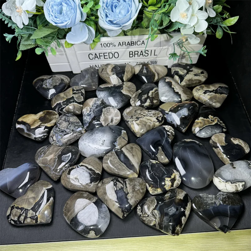 Natural Wholesale Price Crystal Worry Stone Volcanos Agate Heart Fluorescence Agate  For Healing