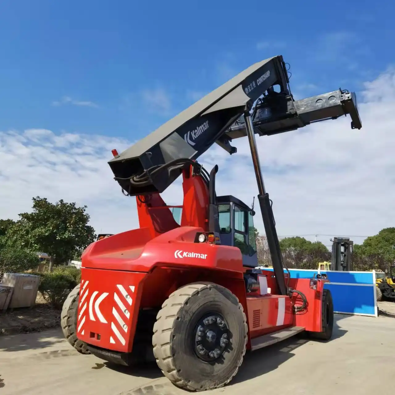 kalmar DRD450 reach stacker 40CONTAINER LIFTING