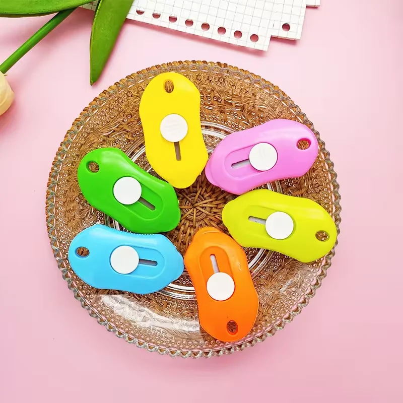 2025 Factory wholesale mini plastic utility knife small open express cute office knife students handmade paper cutting knife