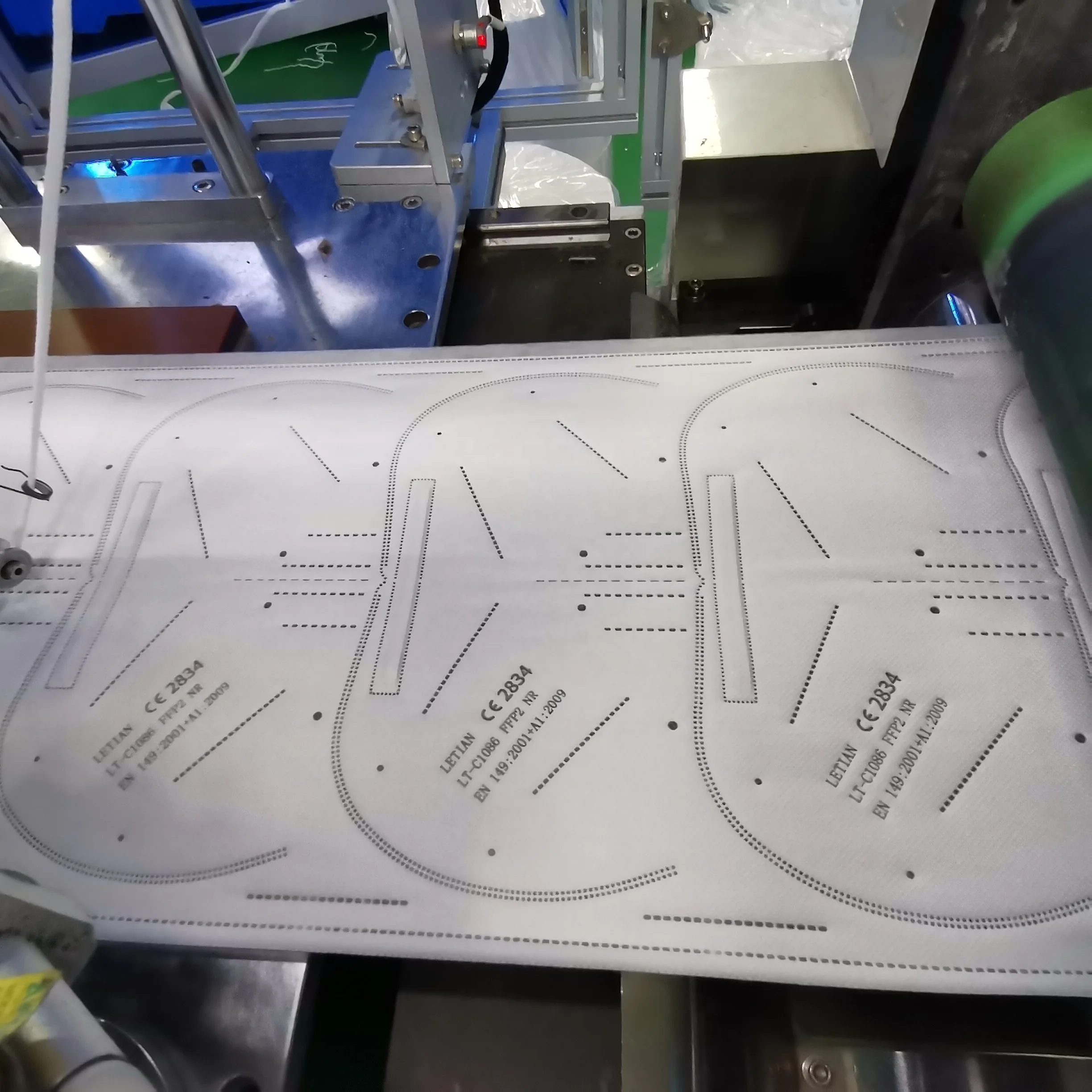 Белый лист с рисунком по низкой фабричной выдоха сопротивление маска для полости рта LT-C1086 EN149 FFP2 фильтрации частиц Половина маска