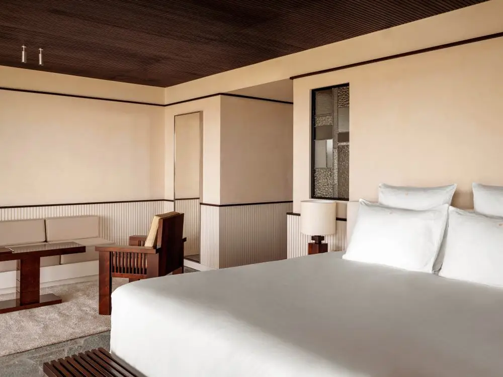 Luxury Modern Bedroom Furniture 5 Star Wooden Hotel Bedroom Set Multi-functional King Size Beds Wood Solid President Hotel Room