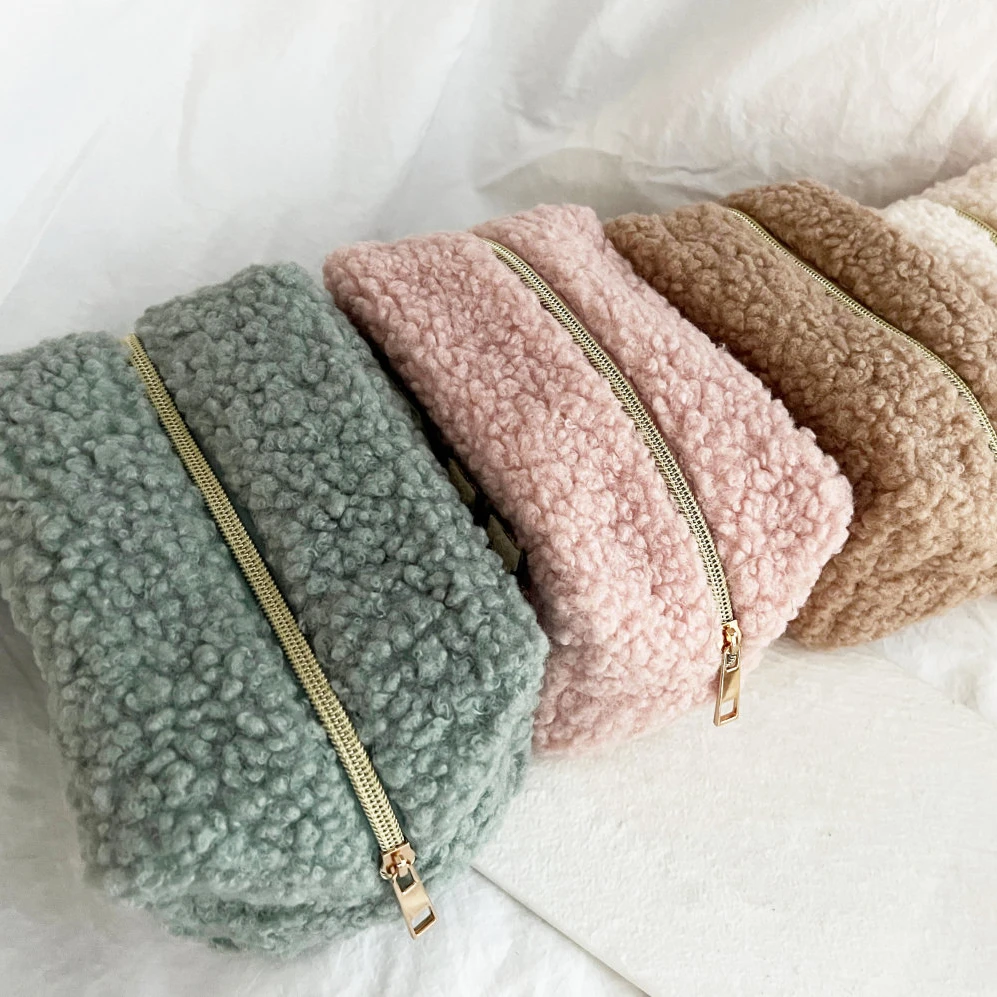 Custom Female Women Sweet Soft Waxy Portable Lamb Velvet Make Up Bag Plush Makeup Bag Terry Cosmetic Bag