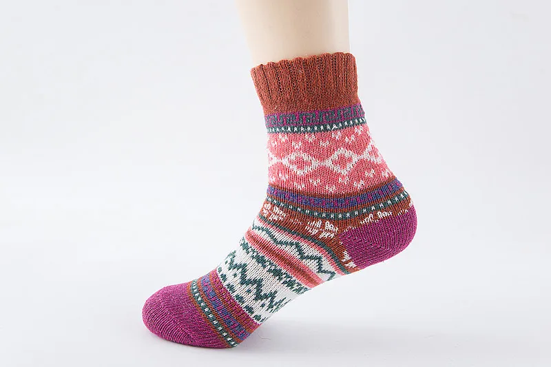 Wholesale cheap Winter cotton Casual ladies Crew socks fancy harajuku Tube Woman Wool Cozy Fuzzy warmed socks for women