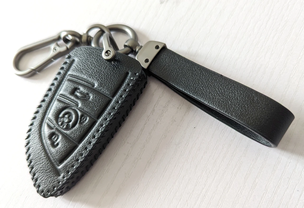 custom keychain sets for man for woman with  snap closure with genuine leather key case car key bag