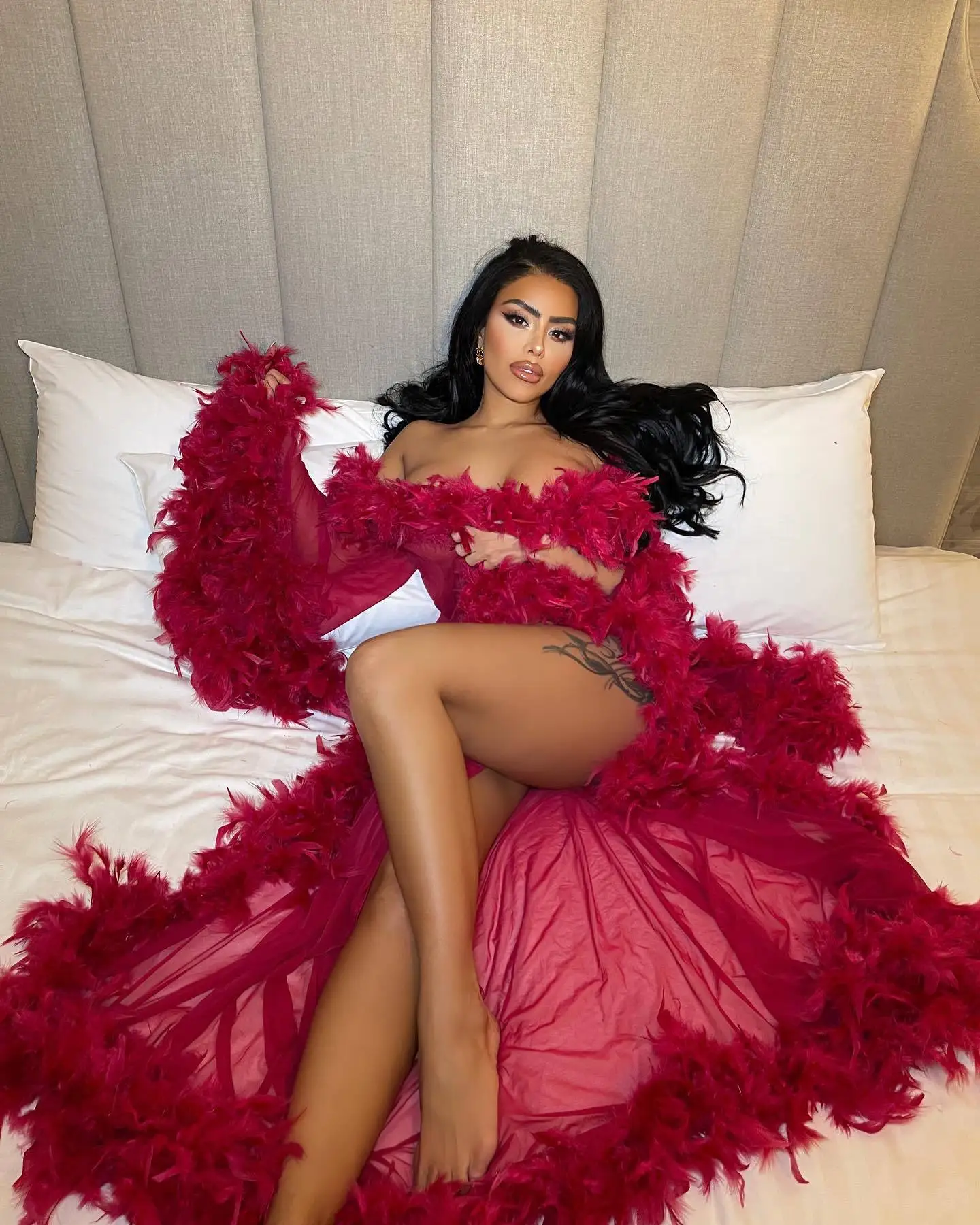 Nightclub Sexy Robes See-Through Wedding Dress Luxury Feather  Performance Clothing  Hot Romantic Sexy Sleepwear