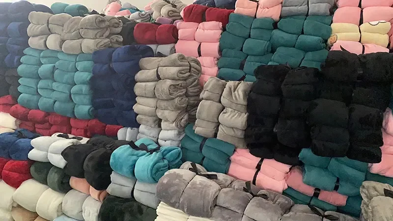 Manufacture Hot Sale Double Layer Super Soft Stock Plush Flannel Fleece Throw Quickly Delivery Fast Coral Polar Bed Blankets