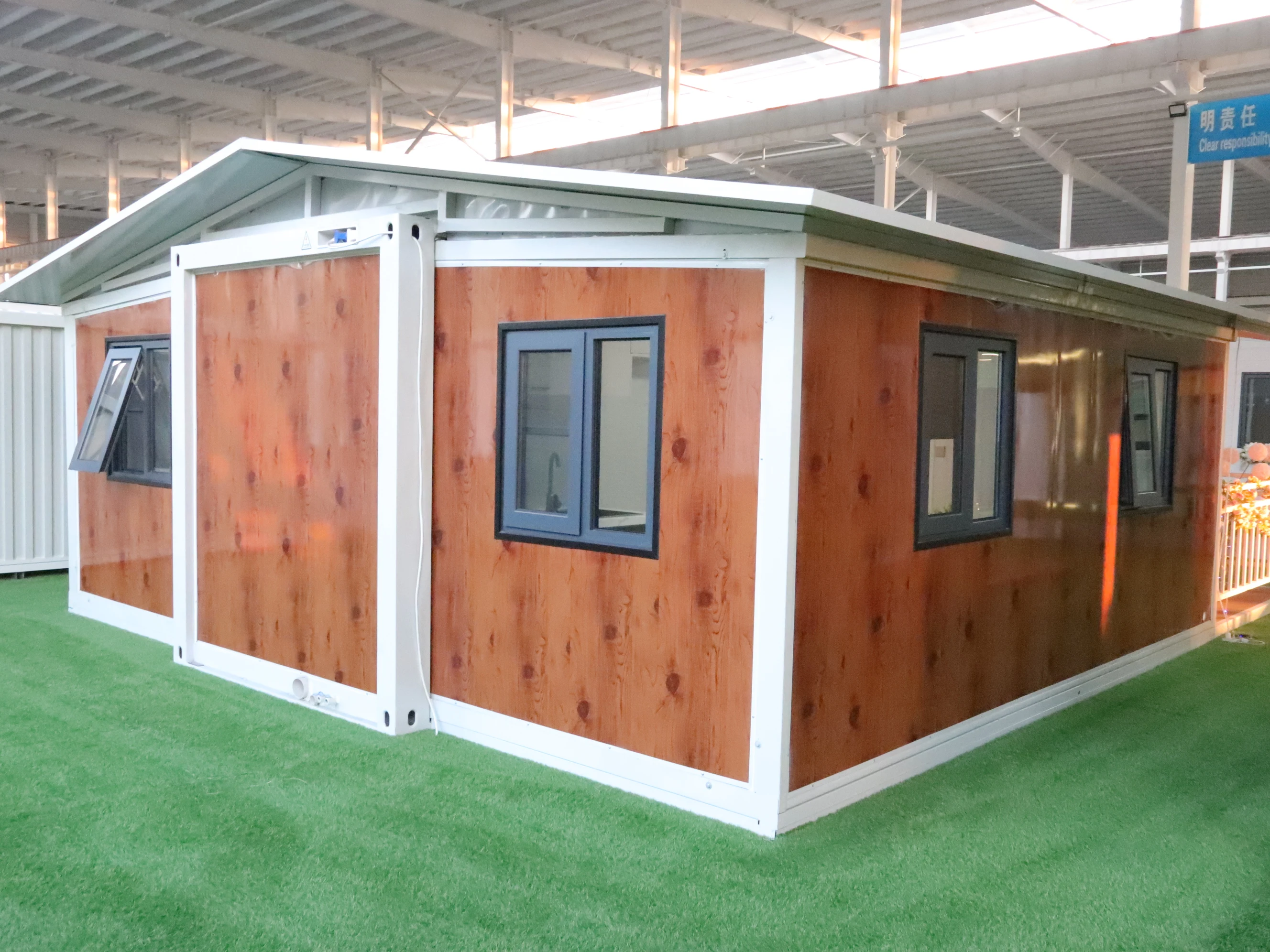 China Cheap 20Ft 40 Ft Luxury Model House Prefab Modular Homes Expandable Container House For Living