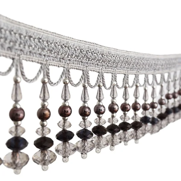 Недорогая декоративная занавеска из бисера с бахромой и отделкой