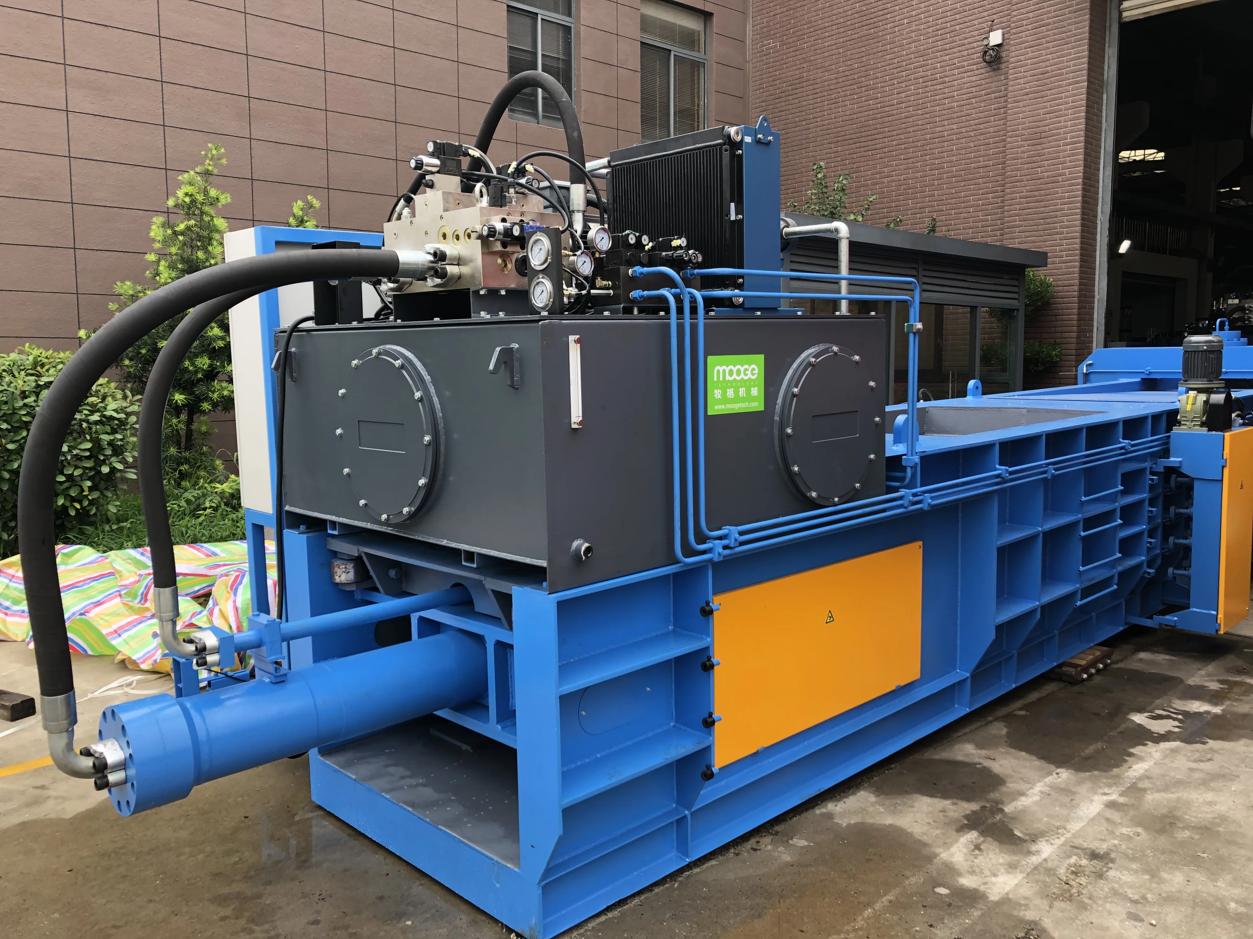 Plastic horizontal waste straw baler/compactor machine