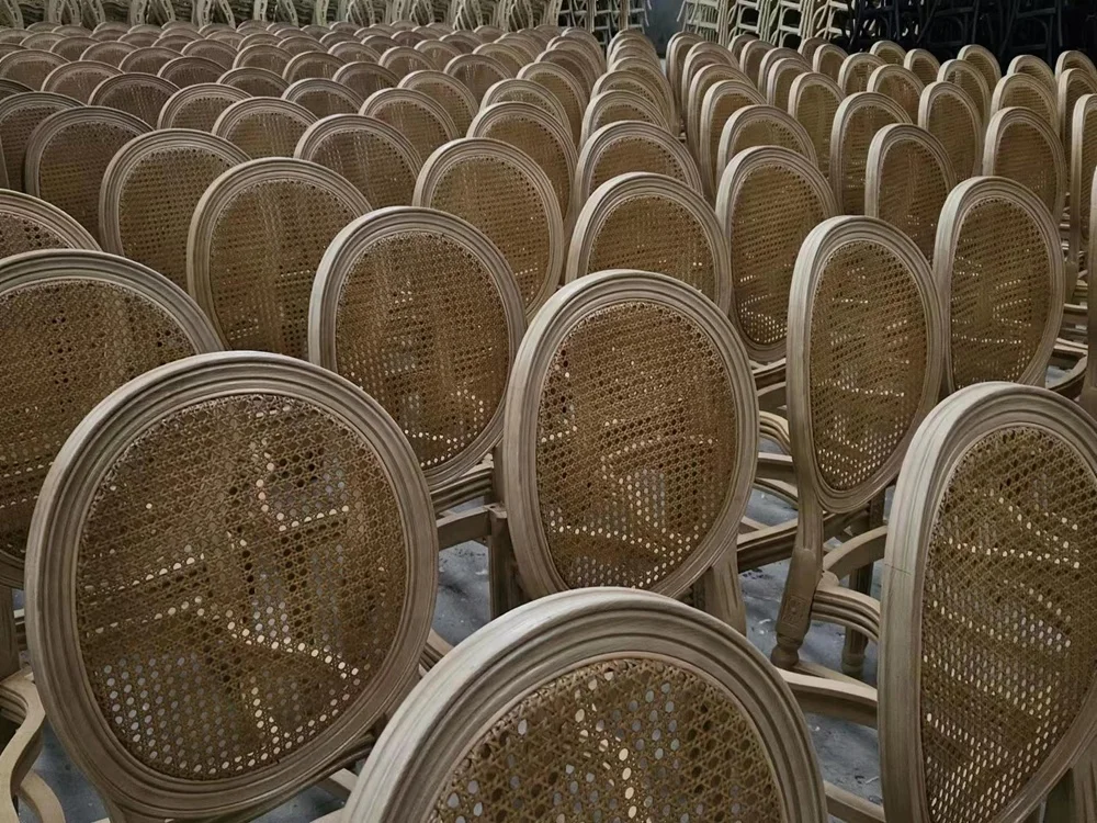 Factory Manufacturer PP Resin Plastic and Wood Texture Royal King Wedding Dining Banquet Chair