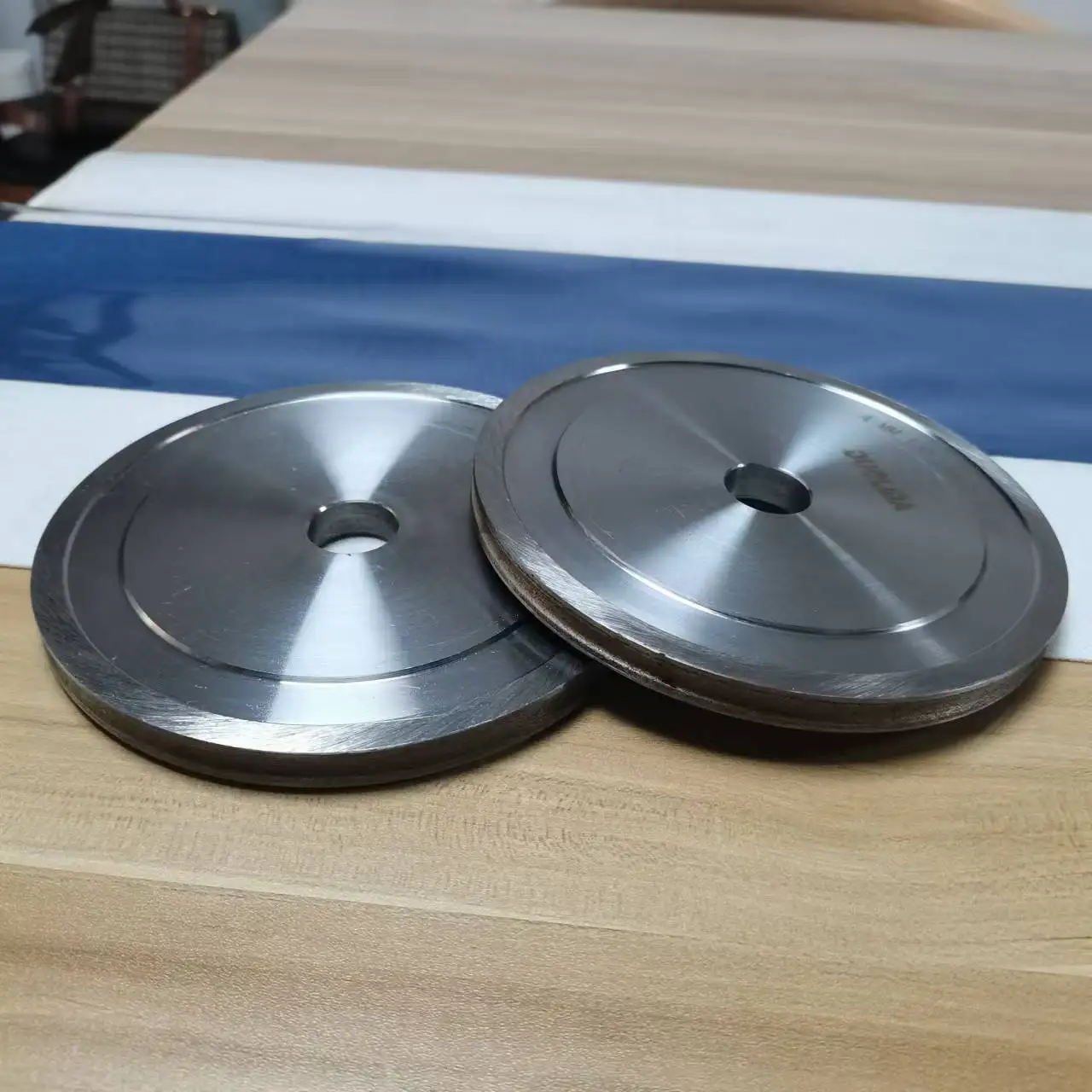 High Quality 150MMR4 Glass Shaped Machine Grinding Round Edge Emery Wheel