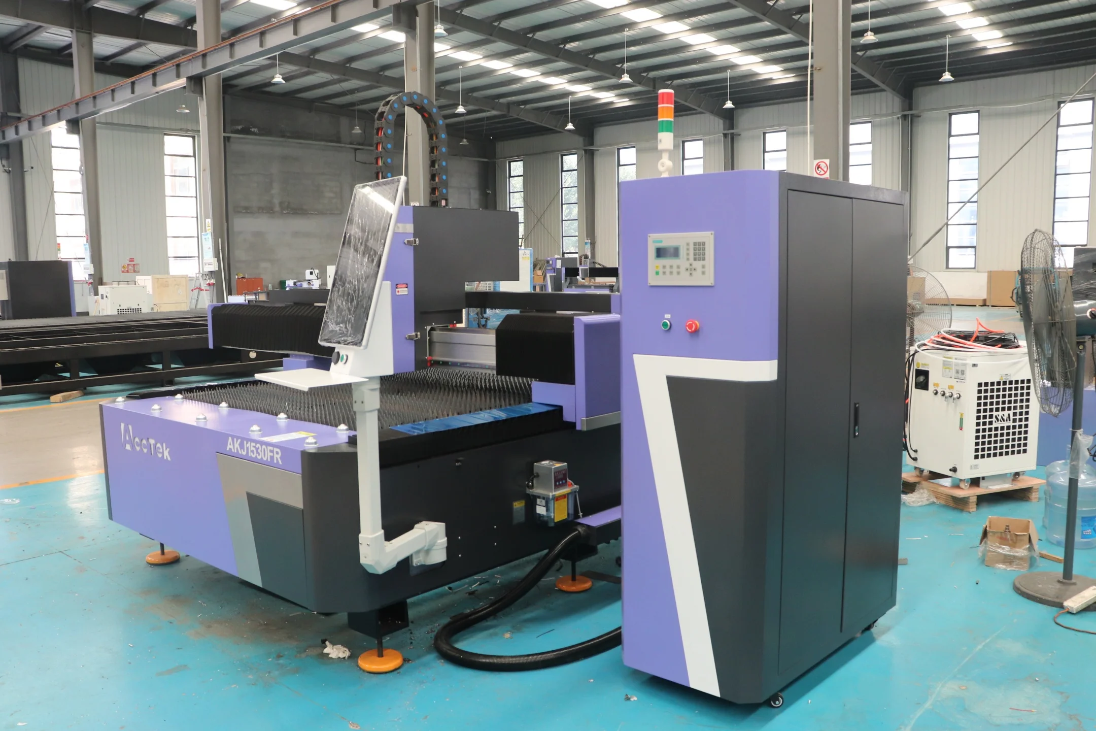 3kw Cnc Sheet and tube fiber laser cutting machine Iron Plate Fiber Laser / lazer Cutting Machine Price
