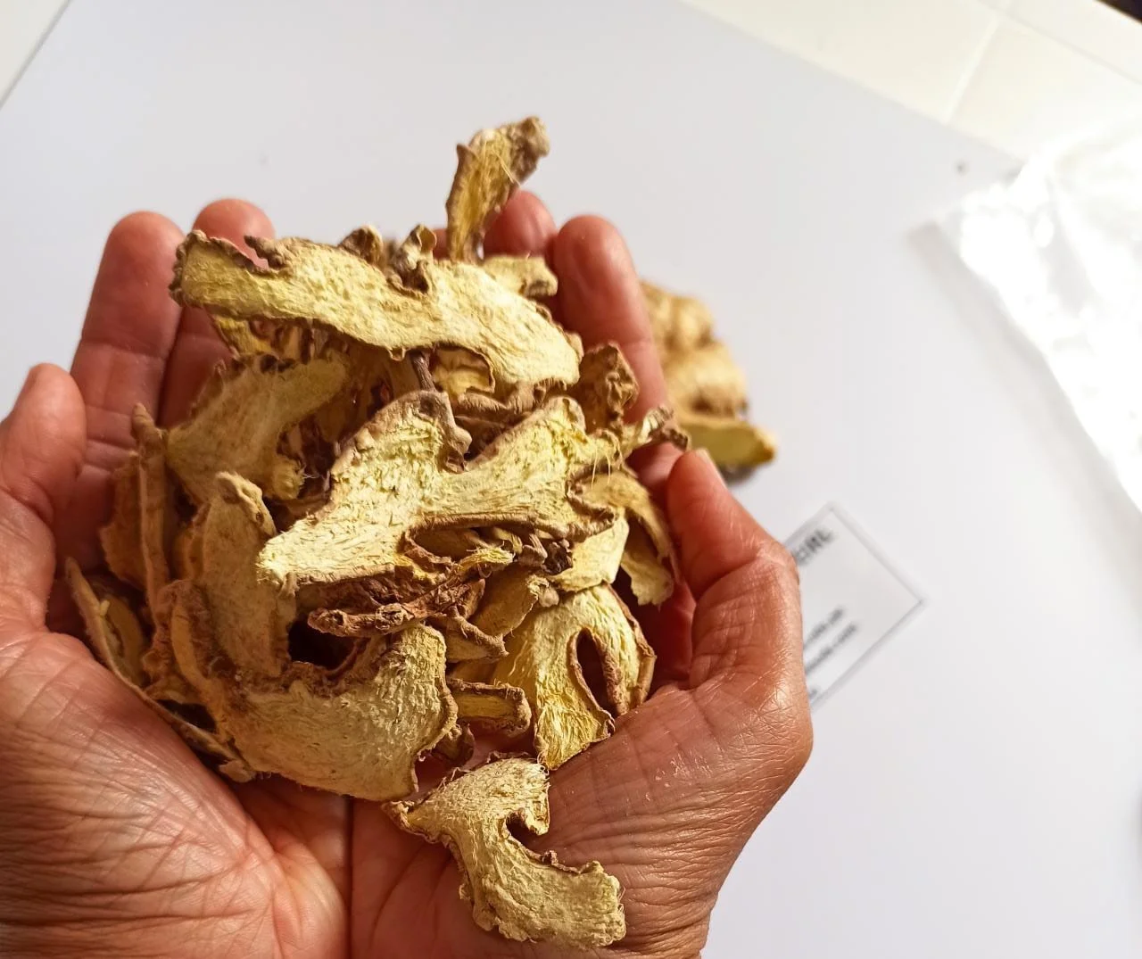 MACHINE DRIED GINGER SLICES BEST QUALITY WHOLESALE PERU