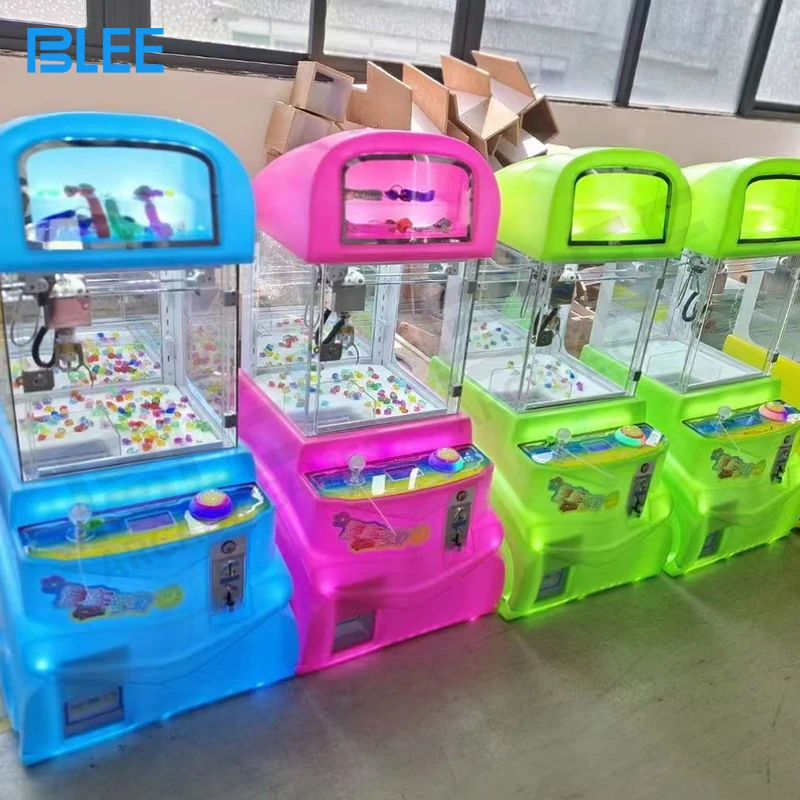 Popular small doll cute bears claw machine coin operated claw crane machine mini plush toy claw crane machine for sale canada