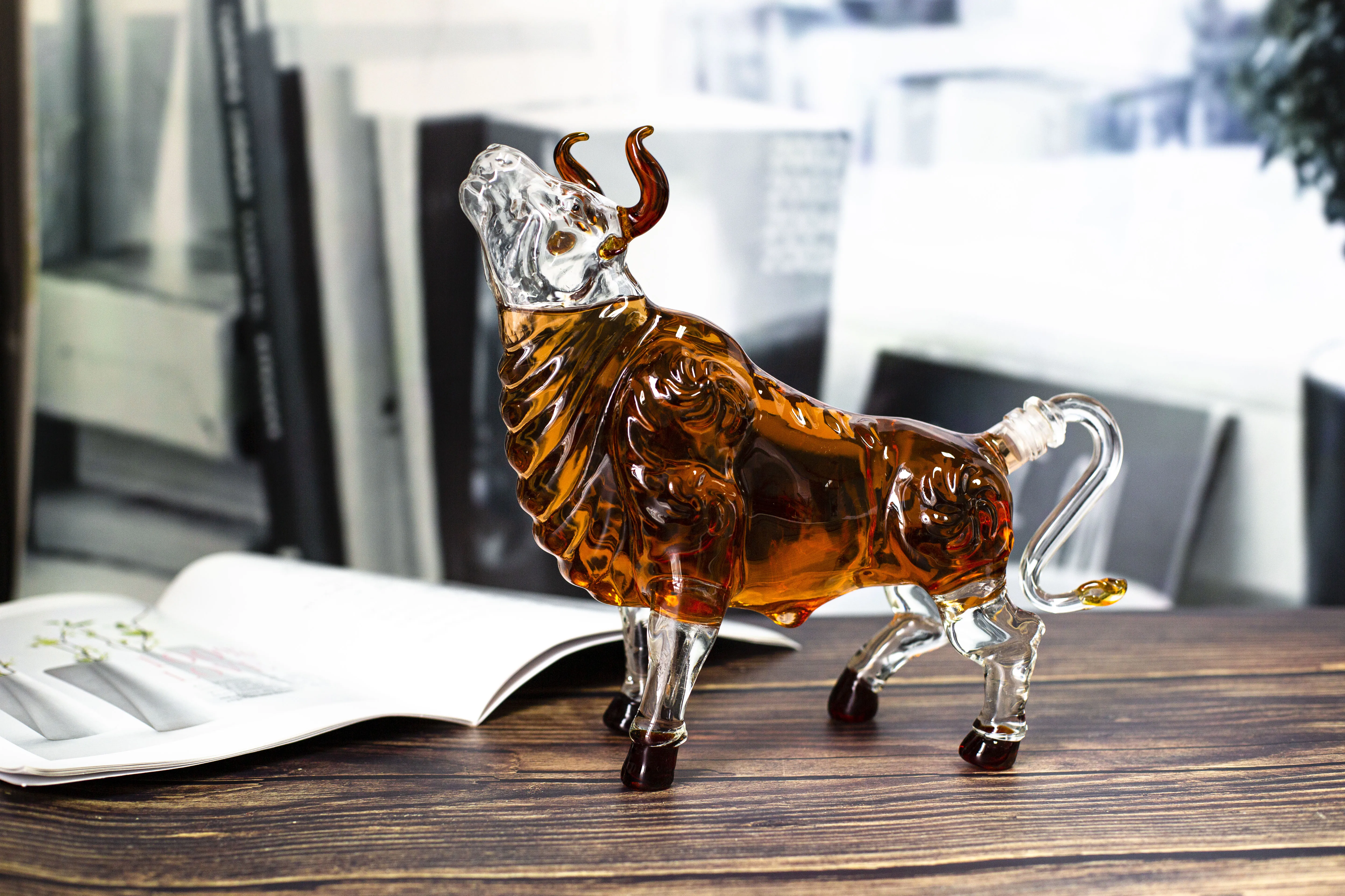 Chinese Zodiac Wholesale Custom Handmade High Borosilicate Glass head up cow Shaped Art Glass Animal Wine Decanter