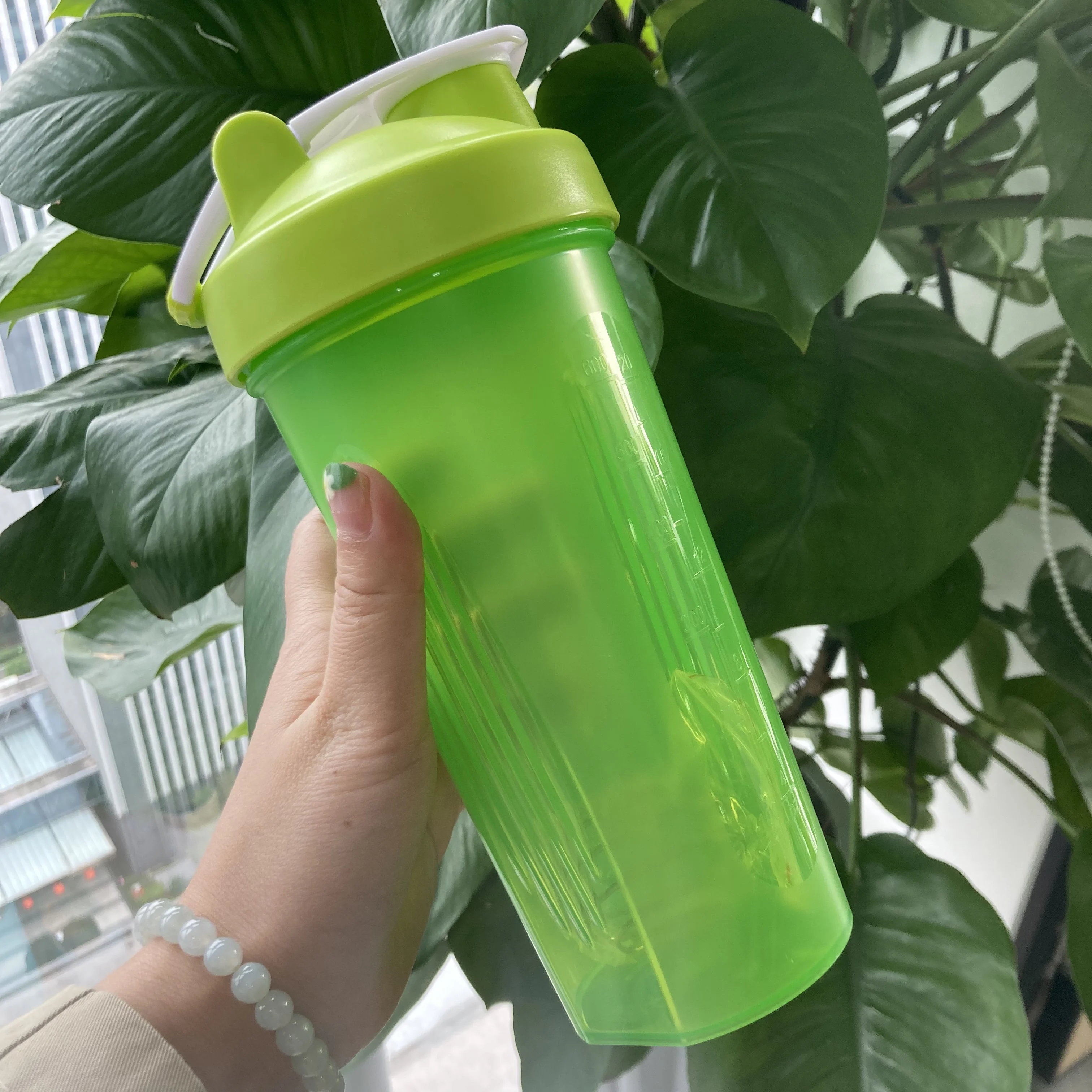 Customize single wall 20 oz 600ml plastic classic gym fitness workout shaker bottle perfect for protein shakes