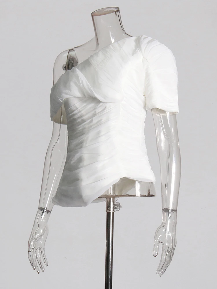 TWOTWINSTYLE Новый плиссированный Повседневный Топ на одно плечо белый комплект из двух предметов брюки костюм частей женские комплекты одежды для женщин