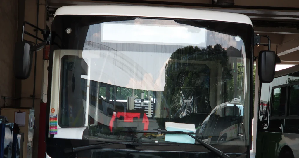 China Factory Direct Sales Parts For Yutong Bus Side View Auto Mirror Electric Kw370 Rear View Mirror For 6-8 Meter City Bus