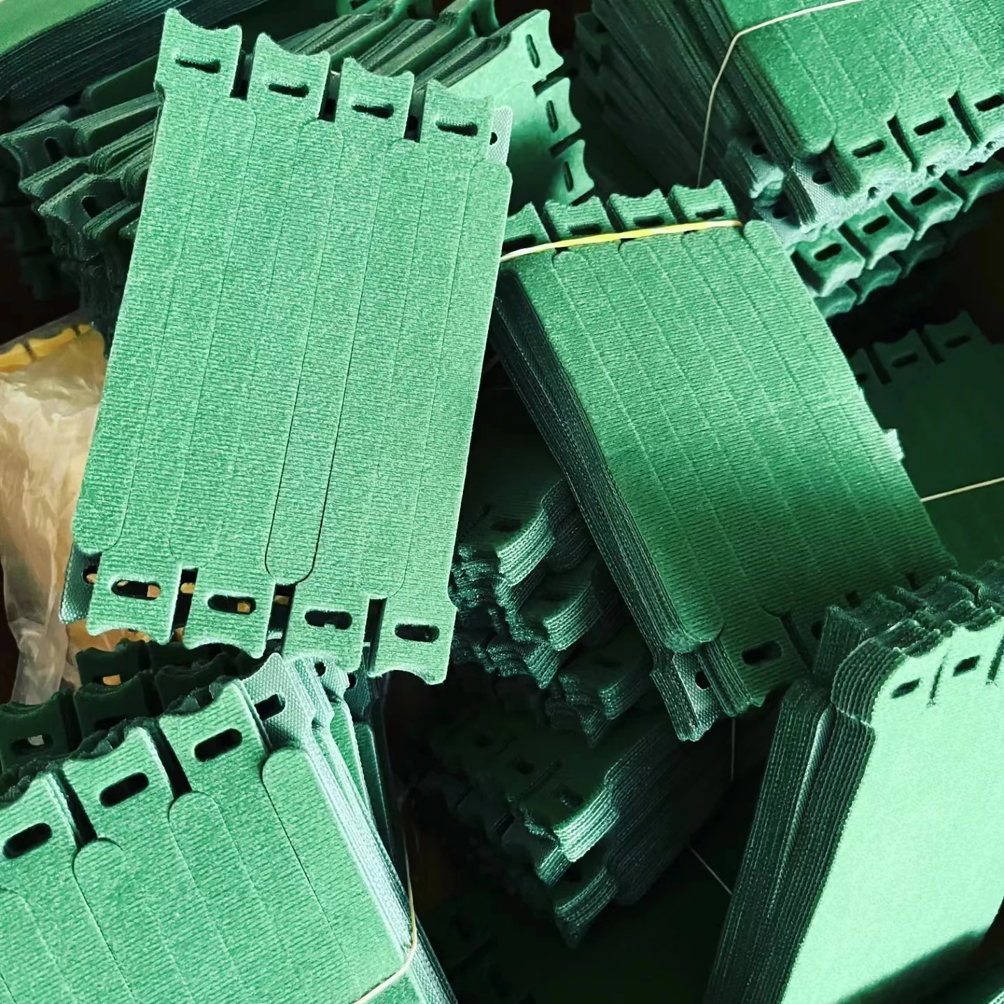 6 Inches Back to Back Hook and Loop Strap Fastener Cord Wrap Cable Organizer 100pcs/set Colorful Reusable Hook Loop Cable Ties