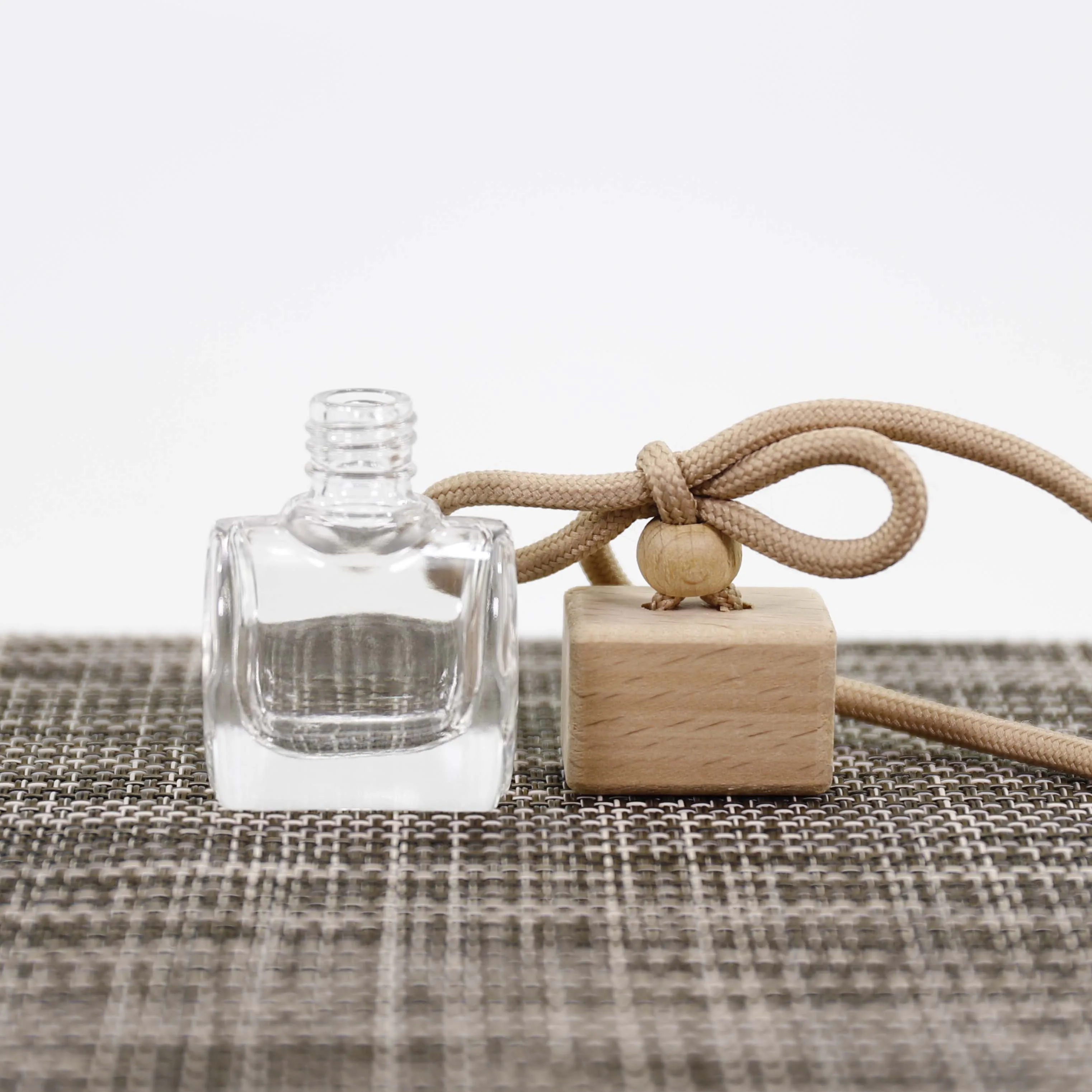 Aroma Diffuser 8Ml Fragrance Bottle Diffuser Glass Car Air Freshener Hanging Perfume Bottle With Wooden