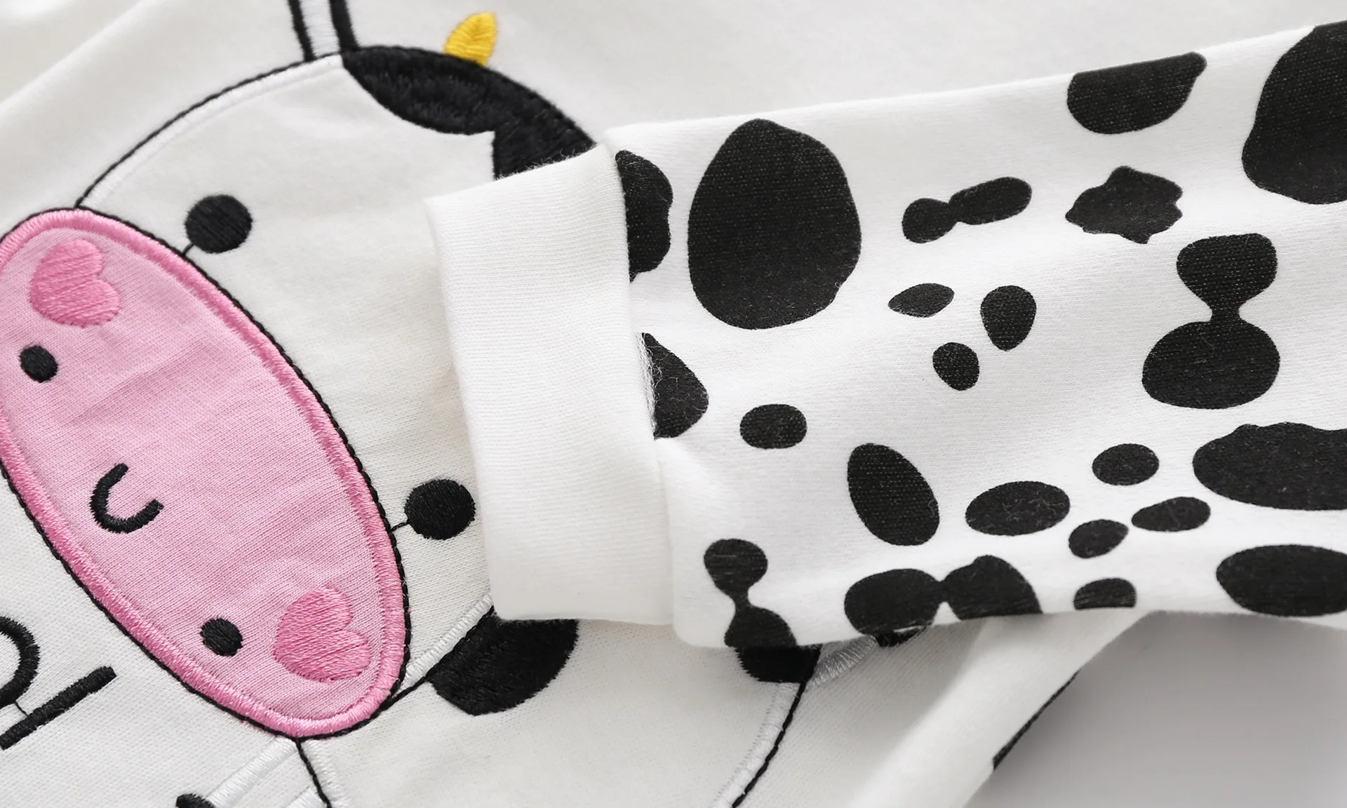 2024 Hot Sale Baby Clothes Set Cartoon Newborn Jumpsuit Long-Sleeved Slanted Open Button Love Cows Baby Rompers Wholesale