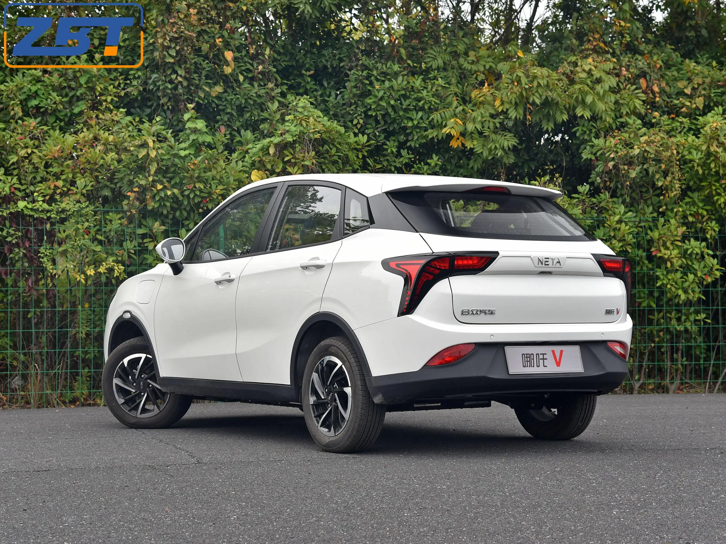  Горячая Распродажа NETA V green energy super range 301 км седан Электрический мини-внедорожник с 358V/87Ah свинцово-кислотной