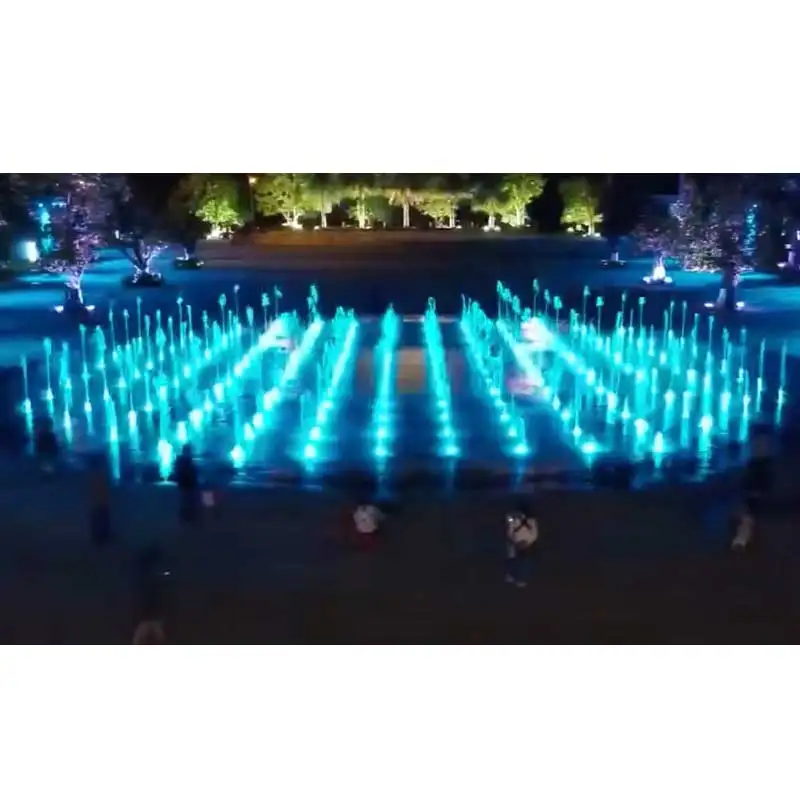 Искусственный водопад, маленький уличный водопад, площадь фонтанов