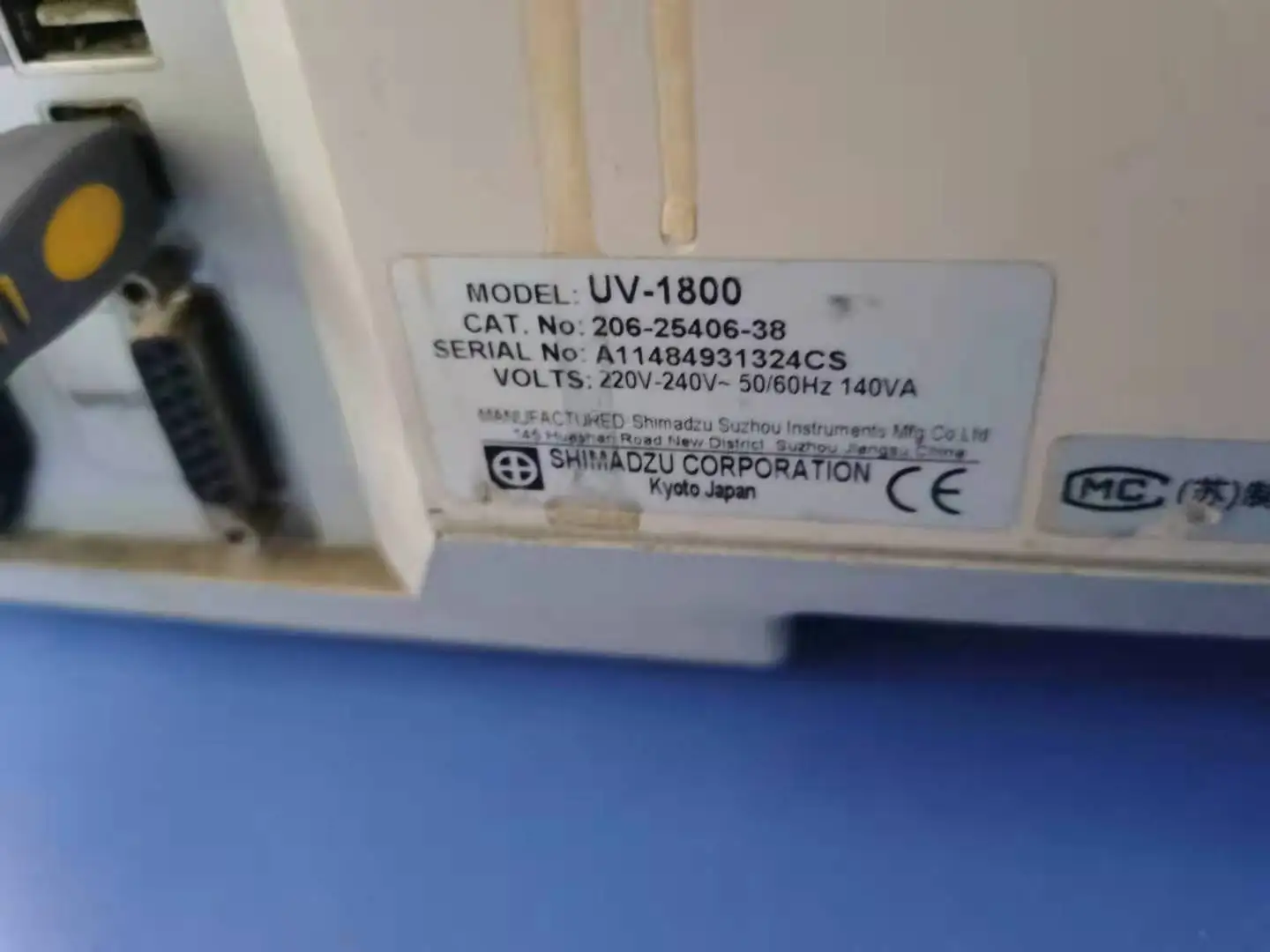  Бывший в употреблении спектрофотометр Япония UV1800 УФ-спектрофотометр низкая