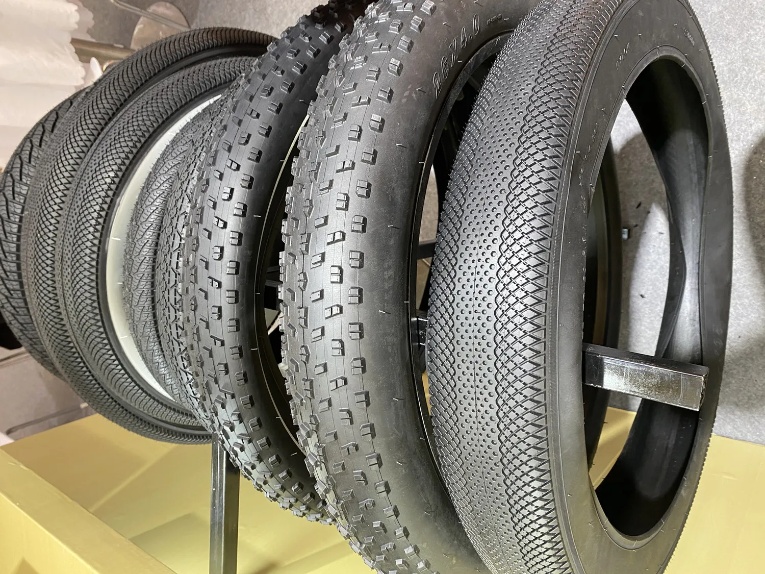 Factory Wholesale Good quality Color Fat Bike Tire 24x3.0 26x3.0 20x4.0 26x4.0 20x5.0 BMX Electric Bicycle Fat Tyres