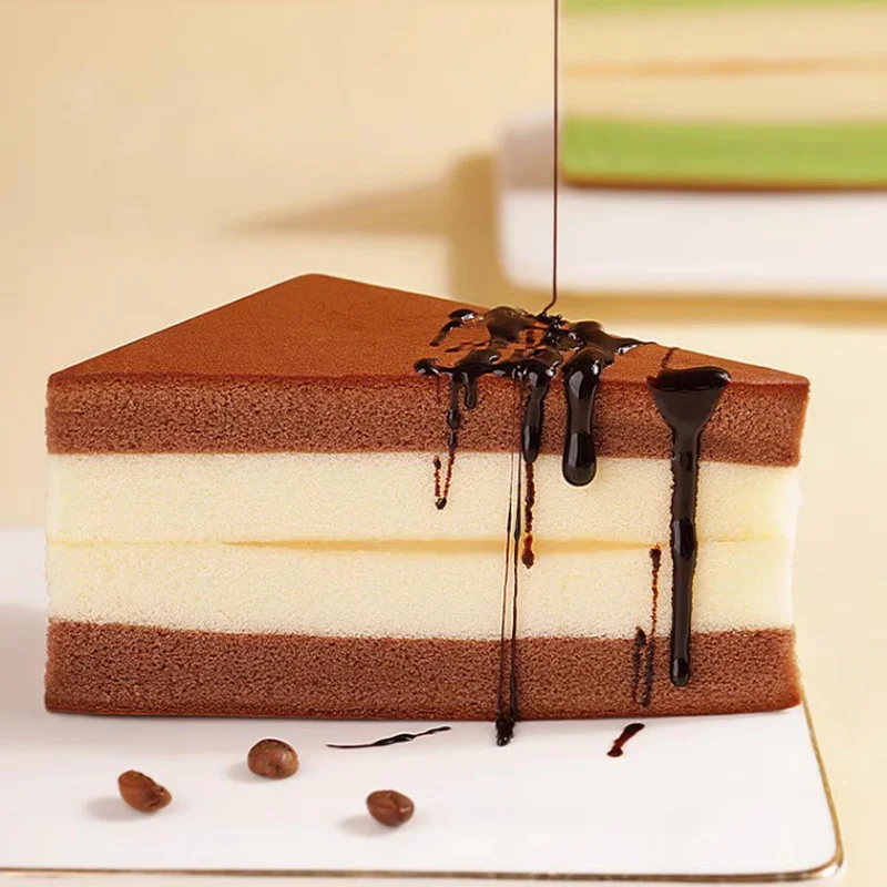 snacks wholesale Handmade bread triangular desserts fresh cakes chocolate cake ranli