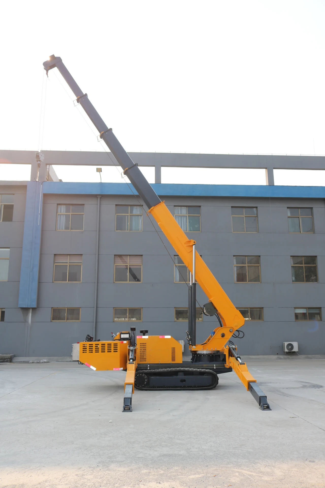 2024 Hot Selling Small Diesel Crawler Spider Crane Hydraulic 360 Degree Rotating Spider Crane Applied To Construction