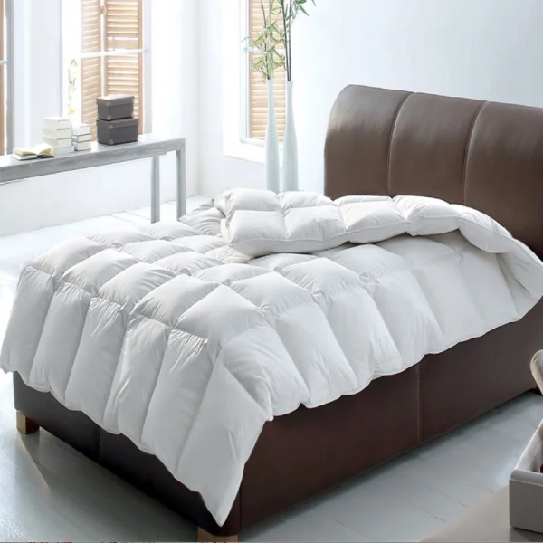 Plush White Goose Feather Quilt  All Season Quilt With Ultra Soft Eco Friendly Quilt Cover Machine Washable King Size