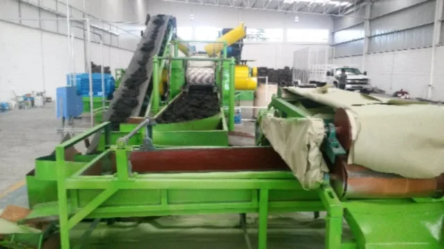 Crumb Rubber Making Machine Rubber Cracker Mill Waste Tire Recycling Line(XKP-560)