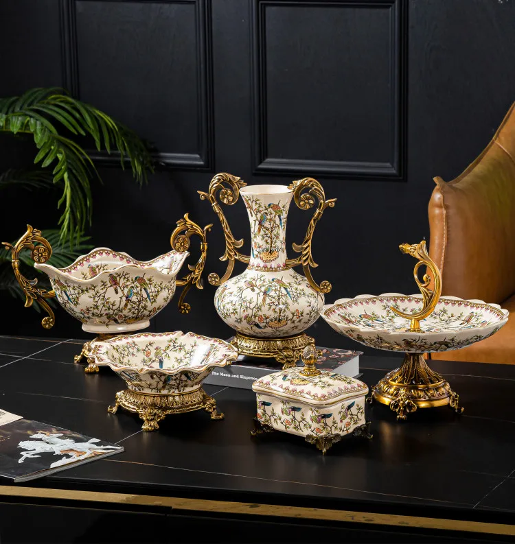 Chinese Manufacturer Supply High Quality Classic Luxury The Middle East Style Soft Mounted Vase Ceramic Copper Ceramic vase