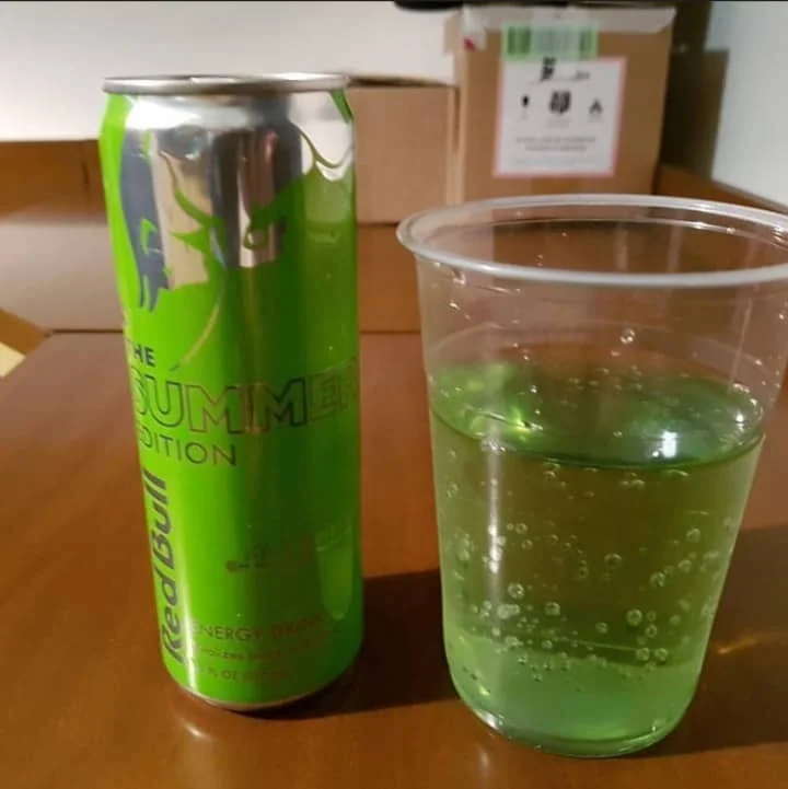 Купить оптом Red Bull / Redbull Classic 250 мл 500 оптовая цена (свежий запас) напитков желтое