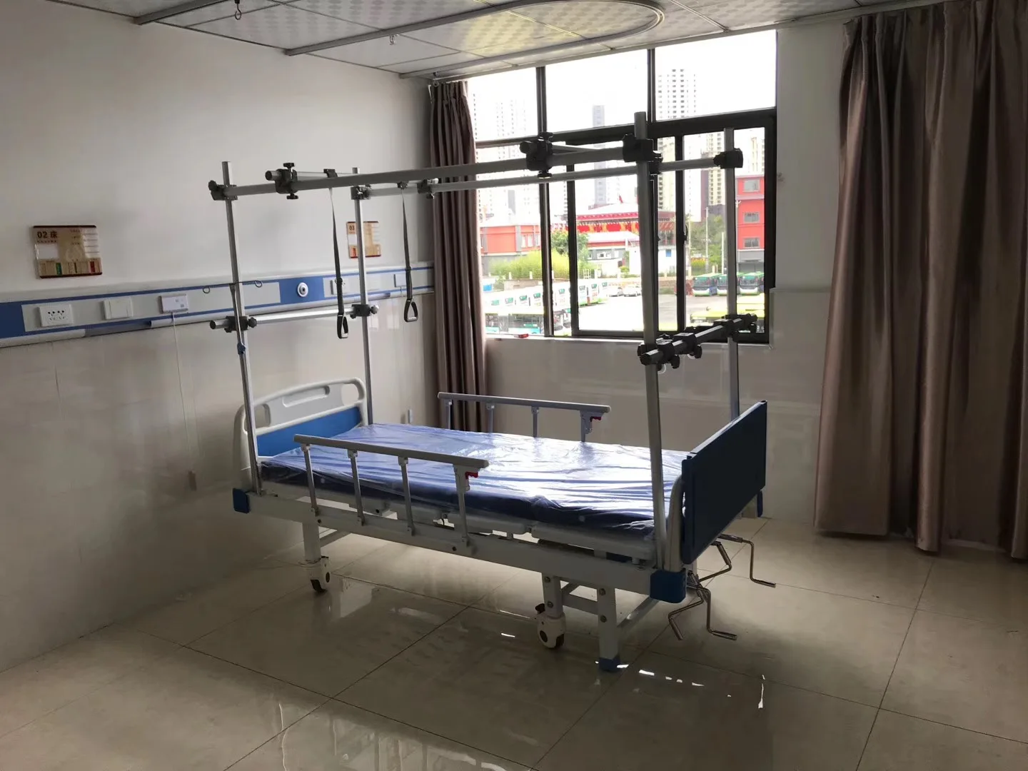 4 cranks Multi-function Orthopaedics Traction Bed