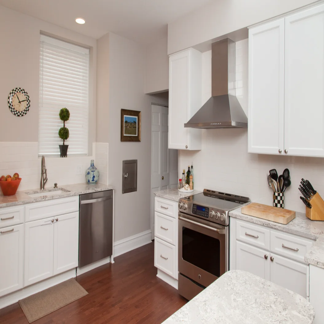 Canada Modern Wood White Shaker Small Kitchen Cabinet Set Sample Pantry Unit With Sink