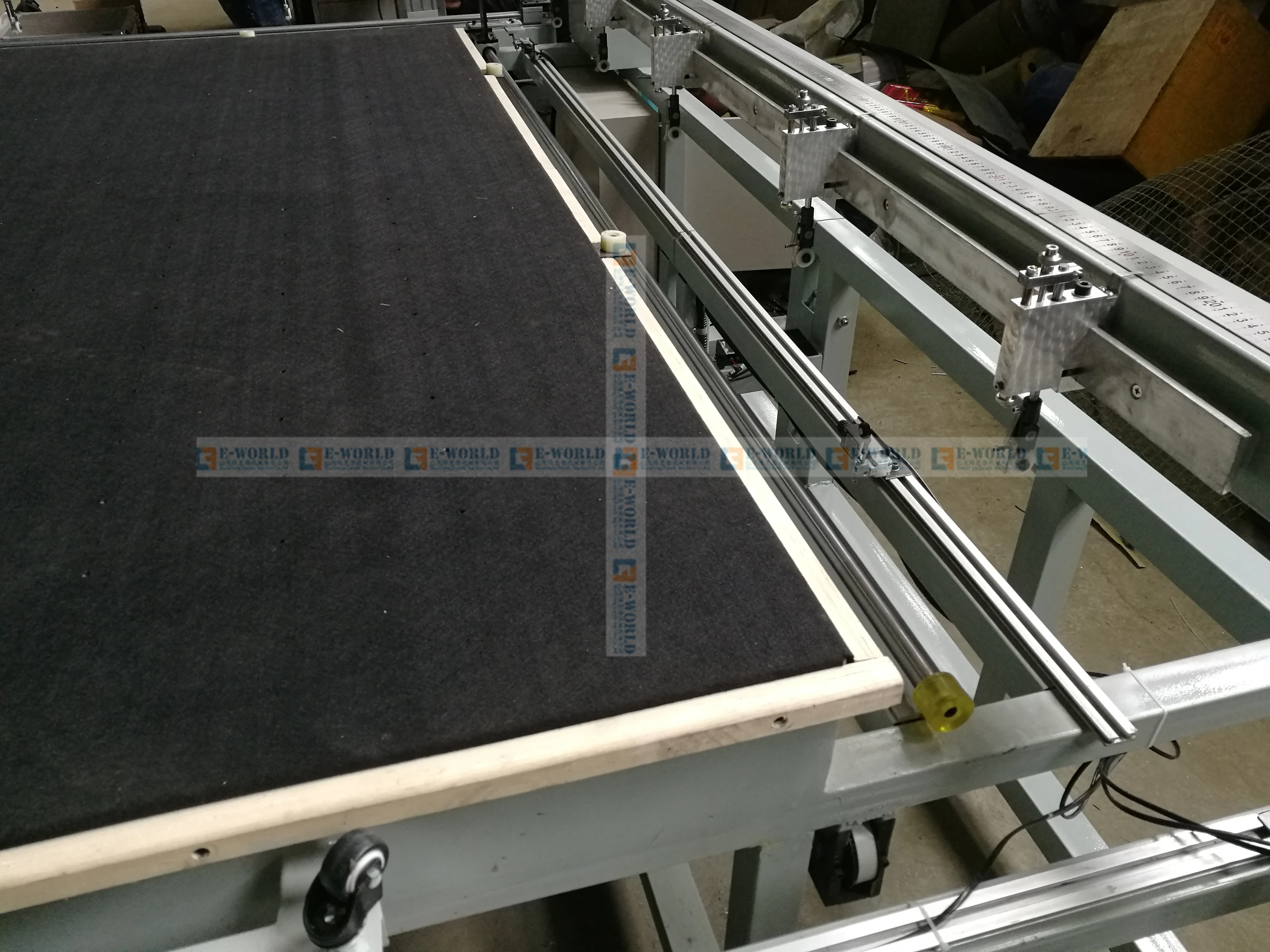 Best-selling semi-automatic glass cutting machinery Semi-automatic Glass Straight Line Cutting Table glass cutting machine