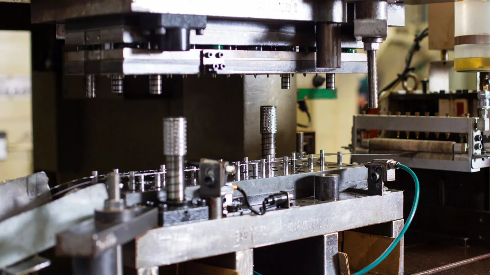 Custom Made Precision Sheet Metal Stamping Tin Zinc Plated Copper Brass Electrical Socket Battery Contact Parts